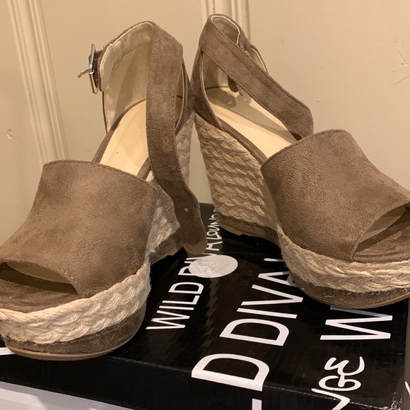 Wild Diva Espadrille Wedges - Picture 3 of 3